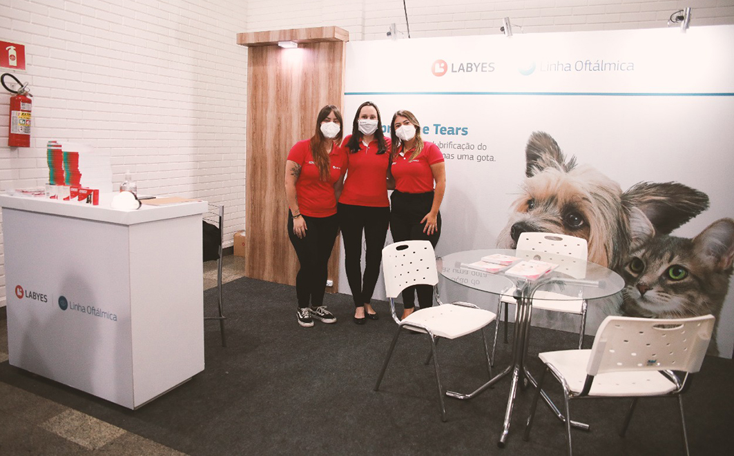 Stand da Labyes no 17º Congresso Brasileiro de 
Oftalmologia Veterinária. Créditos: Divulgação Labyes 