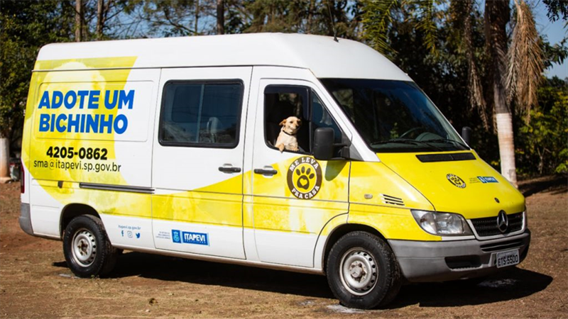 Agentes da Secretaria do Meio Ambiente e Defesa Animal utilizarão veículo especial para transportar animais de moradores de rua. Foto: Willian Leite PMI 