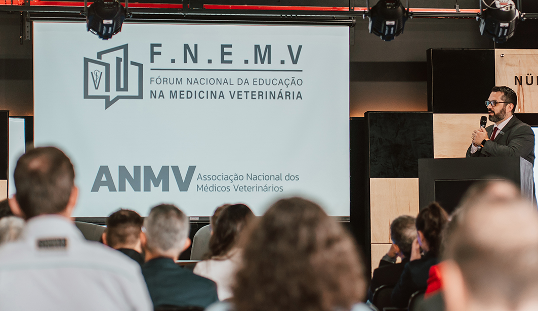 Abertura do Fórum Nacional de Educação na Medicina Veterinária, pelo presidente da ANMV, Marcio Mota. Créditos: Michel Barbossa/ANMV 
