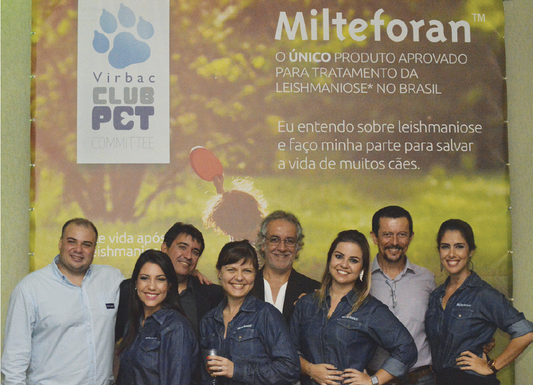 Equipe da Virbac e os drs. Fábio Nogueira e Vitor Márcio Ribeiro durante o lançamento do Milteforan® em Araçatuba, SP. Um ponto vital compartilhado nesses eventos é o Virbac Club Pet, que é um banco de dados onde se faz o cadastramento dos animais em tratamento e dos respectivos lotes de Milteforan® utilizados, visando a rastreabilidade 